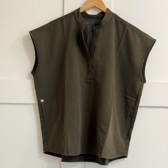 Figs Rafaela Oversized Scrub Top in Spruce, Size Large - Picture 8 of 11